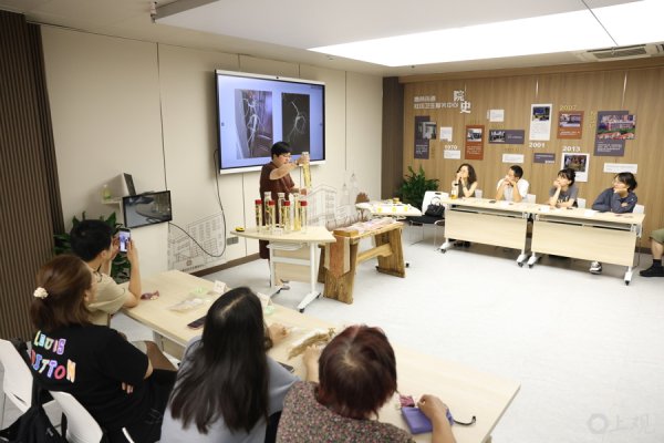 小麦策略 城事 | 上海市民夜校开进社区卫生中心，边泡脚边学养生